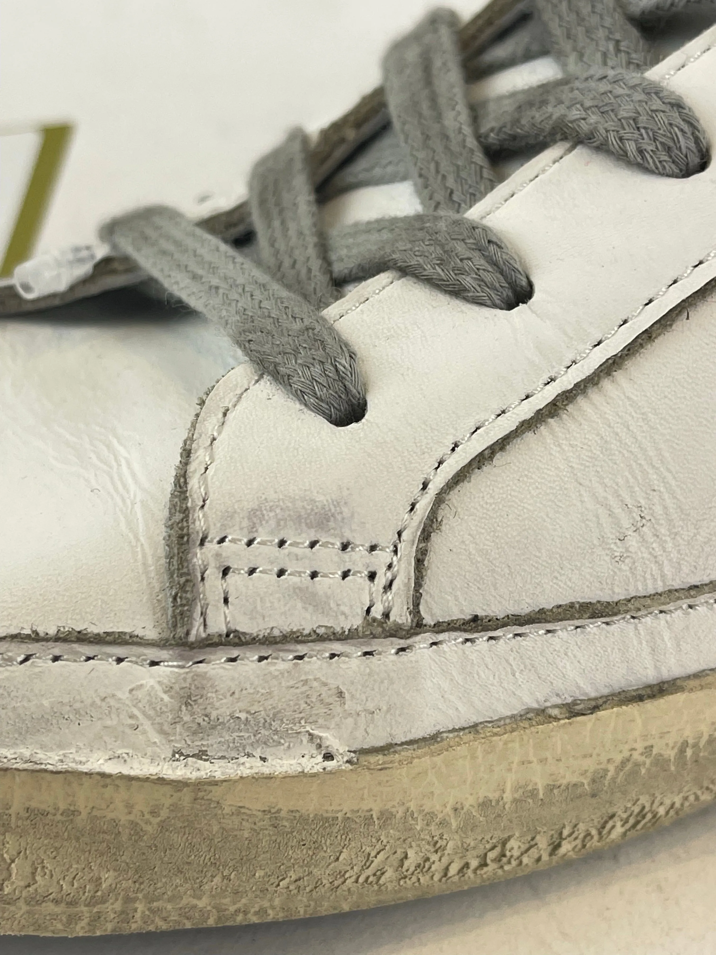 Golden Goose White Distressed Effect Leather “SuperStar” Trainer -UK 6 /EU 39